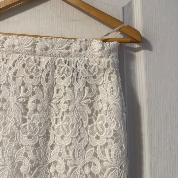 ⭐️$5, spend over $20 - Forever 21 white floral lace pencil skirt - Picture 3 of 15